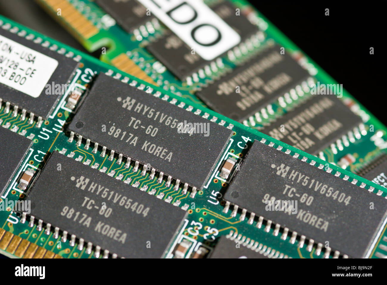 2005 - Vue rapprochée de l'ordinateur mémoire à accès aléatoire, puces de RAM. Banque D'Images