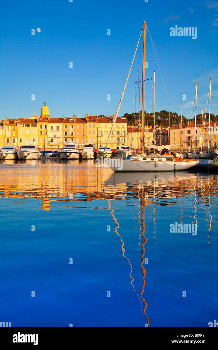 VILLAGE DE SAINT-TROPEZ, Côte d'AZUR Banque D'Images
