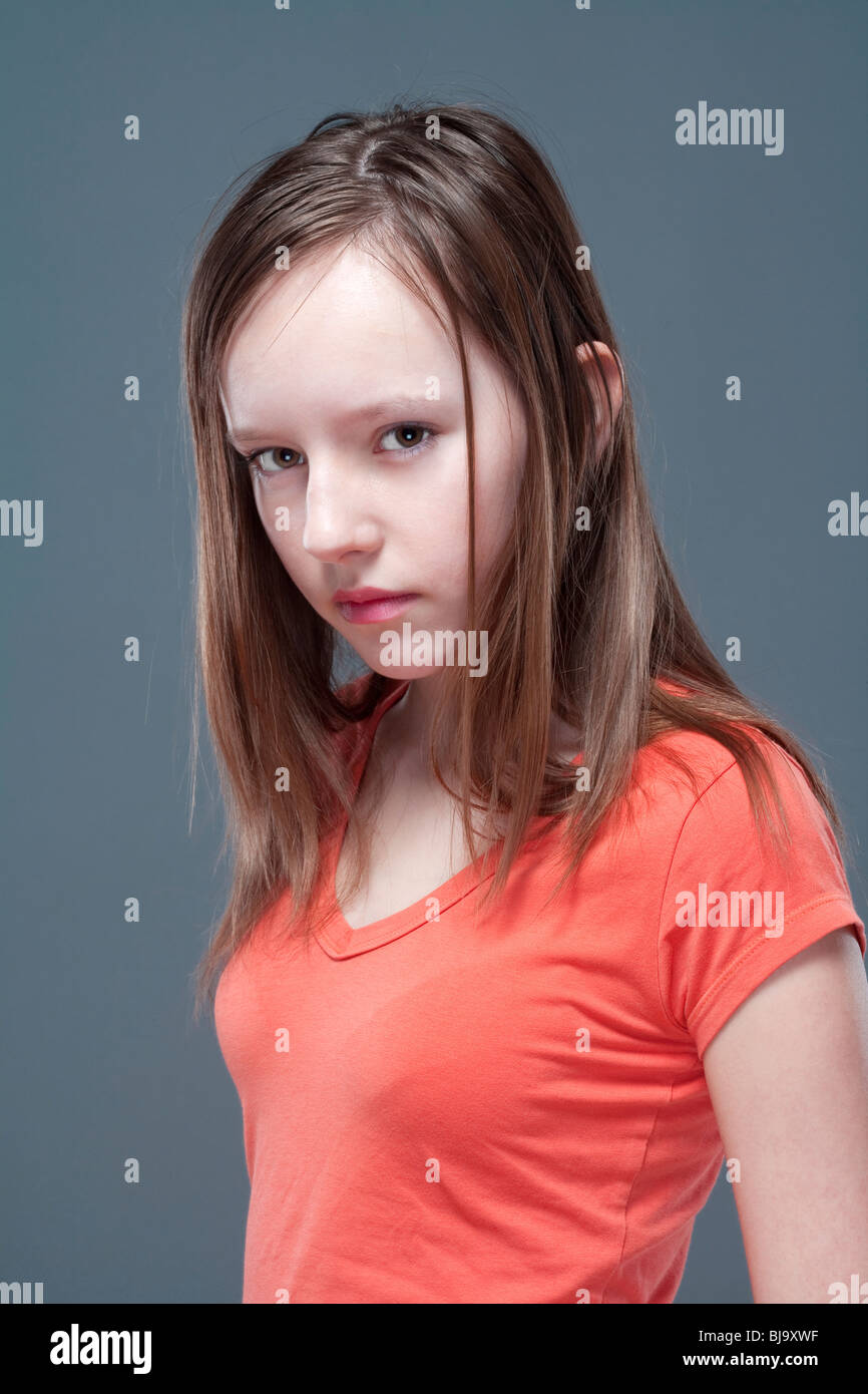 Studio portrait d'une jolie jeune fille de 11 ans, Banque D'Images