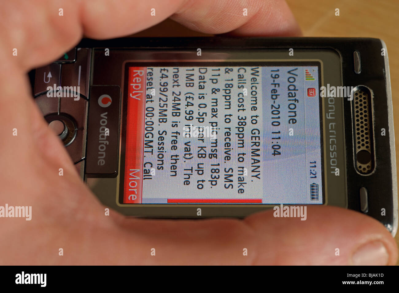 Téléphone mobile en utilisant le réseau Vodafone en Allemagne. Banque D'Images