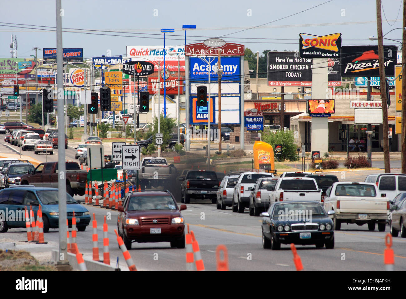 Des panneaux dans Shopping Mile, Joplin, États-Unis Banque D'Images
