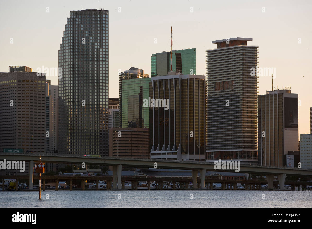 La ville de Miami au coucher du soleil, Floride, USA Banque D'Images