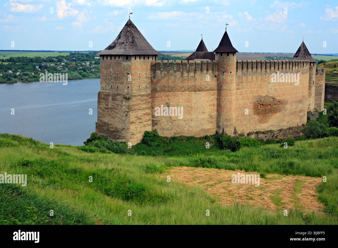Les murs et les tours de la forteresse de Khotin (1325-1460), château médiéval, Dniestr, Podolie, Chernivtsi oblast (province), Ukraine Banque D'Images