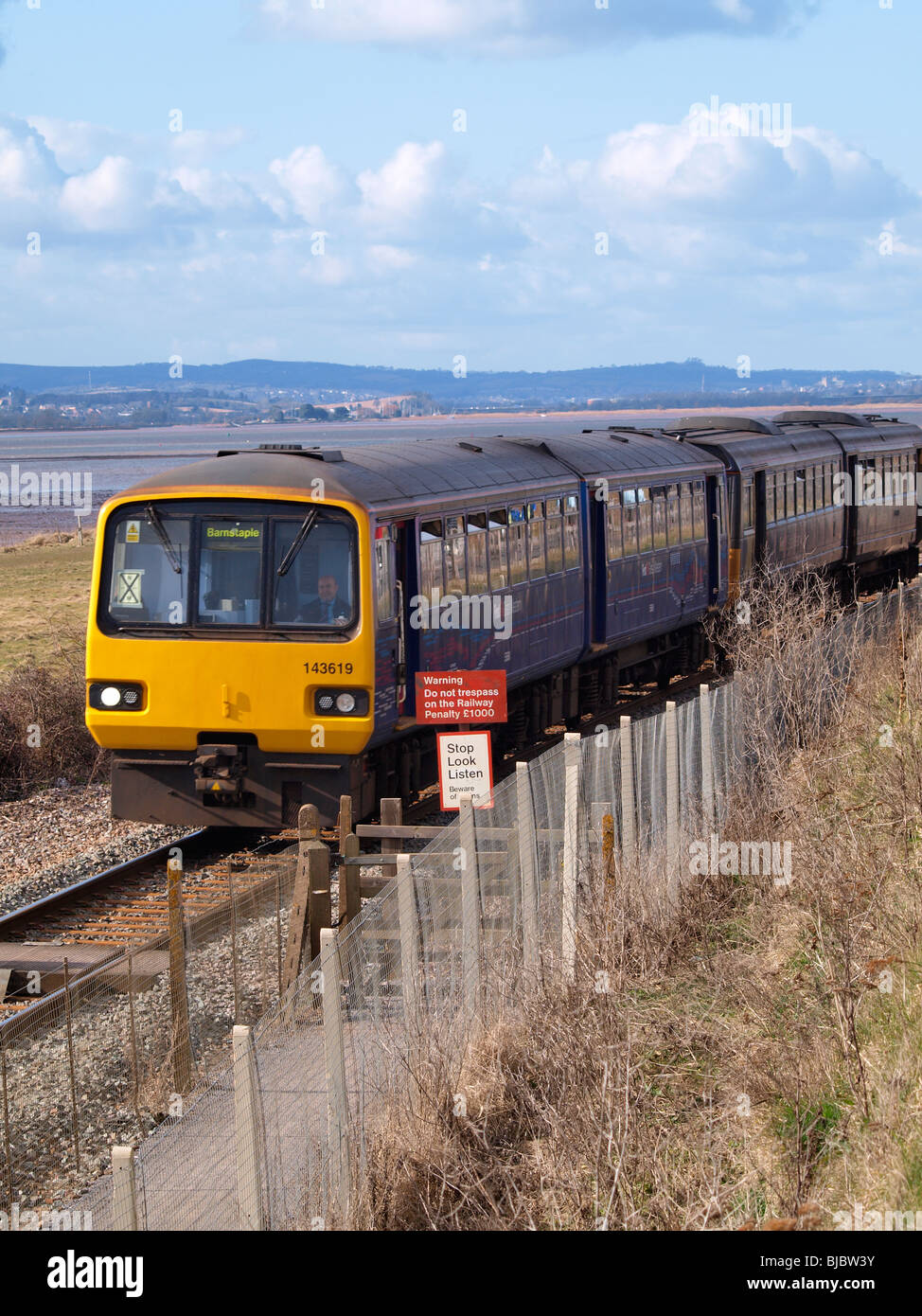 Premier grand train de l'ouest sur la piste côtière entre Exeter et Exmouth Banque D'Images