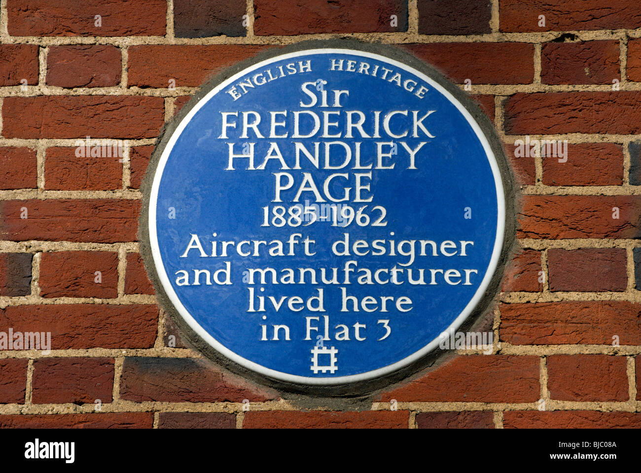 English Heritage blue plaque marquant un accueil de concepteur d'avions sir Frederick Handley Page, à Mayfair, Londres, Angleterre Banque D'Images