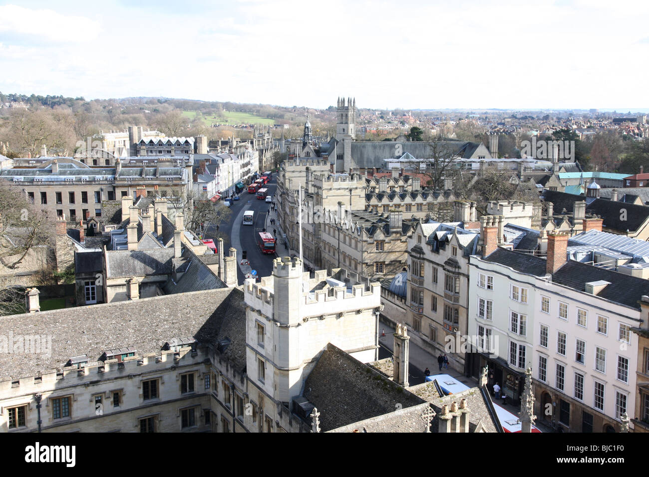 Une vue aérienne de la Grand-rue à Oxford prises à partir de l'Université St Mary's Church. Banque D'Images
