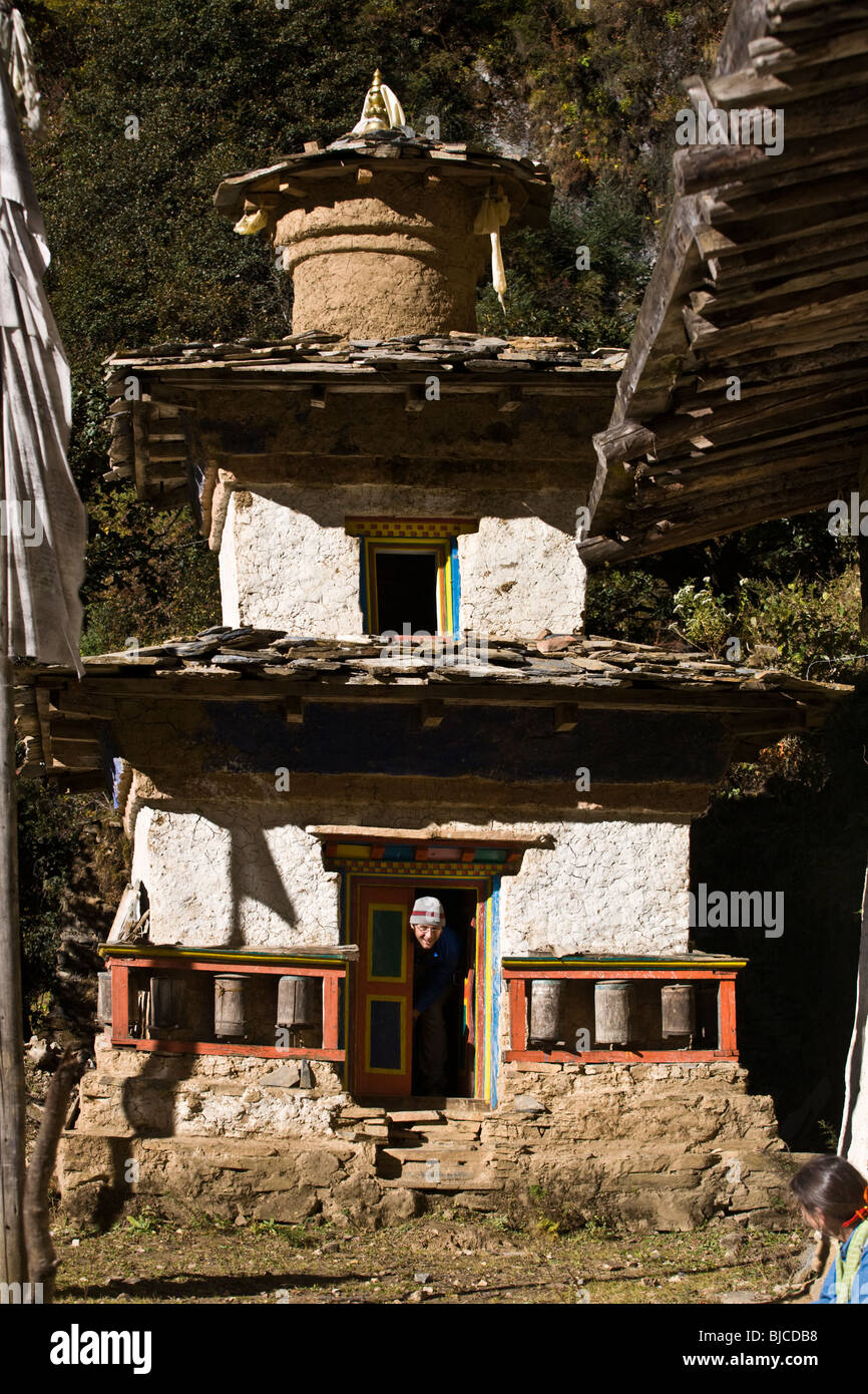 Un stupa à NUPRI - AUTOUR DE MANASLU TREK, au Népal Banque D'Images