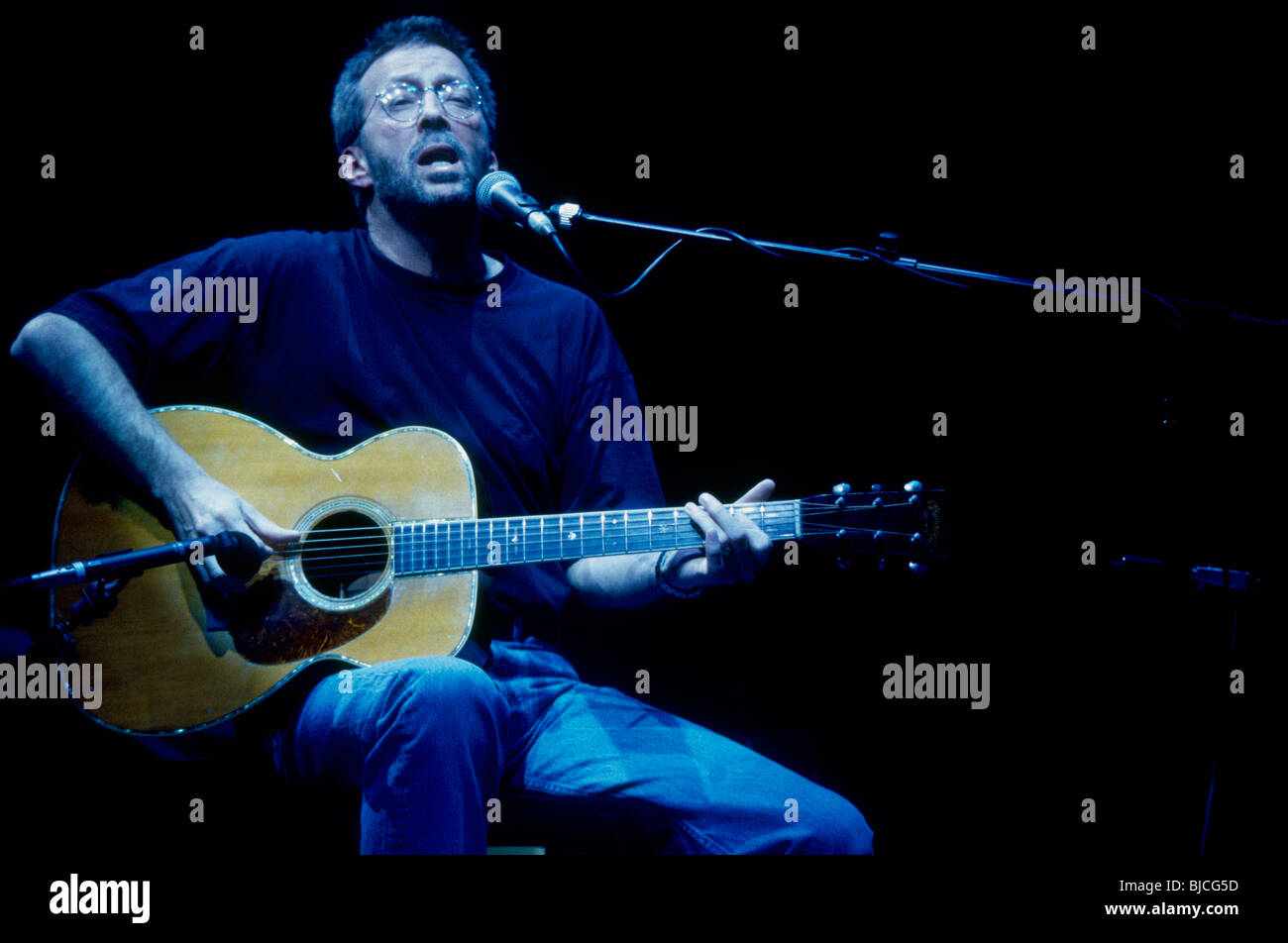 Eric Clapton sur scène au Royal Albert Hall, Londres UK circa 1995 Banque D'Images