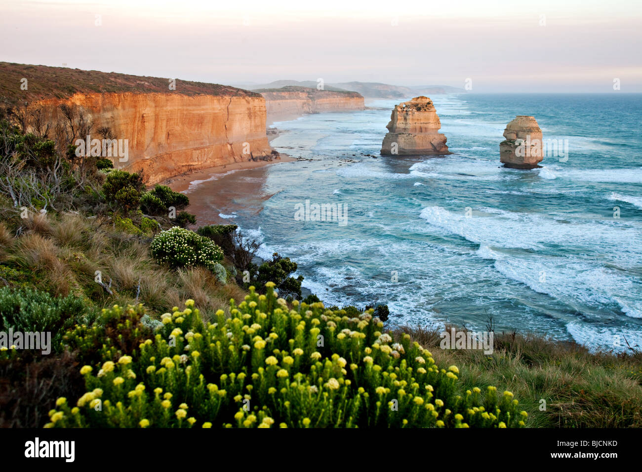 Deux rochers des douze apôtres, Port Campbell National Park, Victoria, Australie Banque D'Images