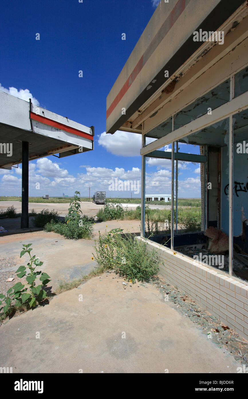 La station d'essence abandonnés à New Mexico, USA Banque D'Images