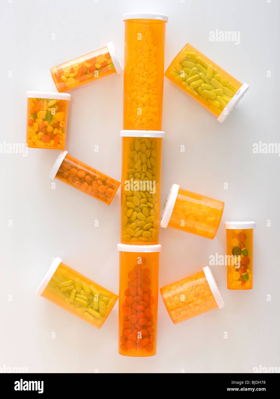 Dollar sign made out of pills Banque D'Images