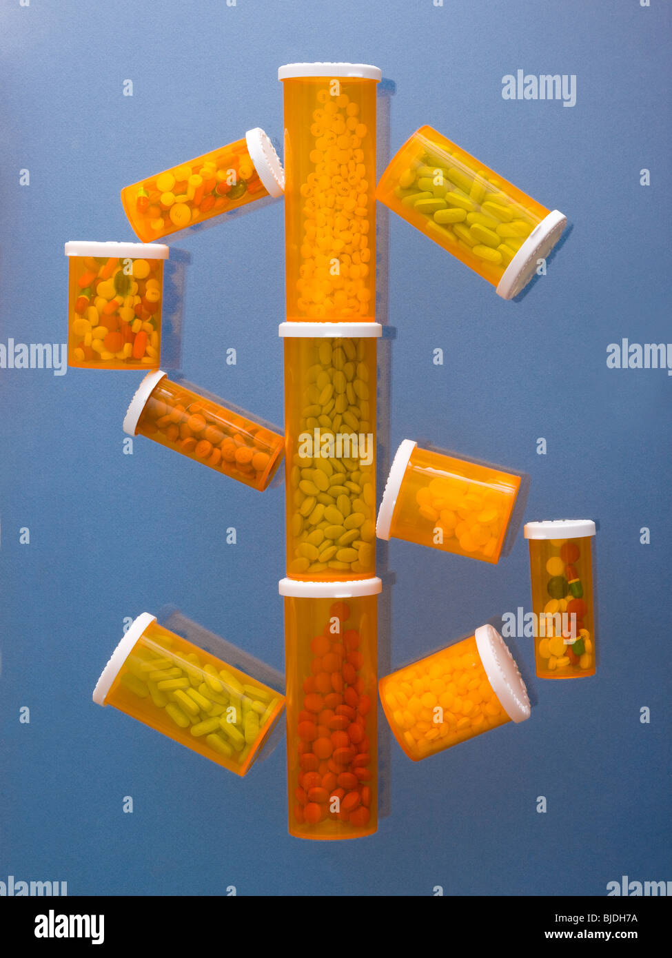 Dollar sign made out of pills Banque D'Images
