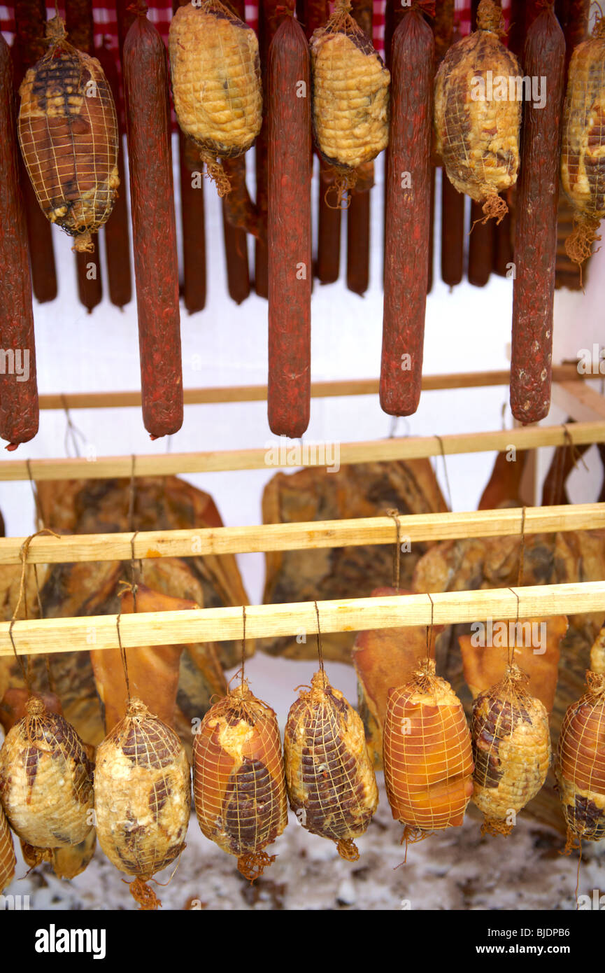 Mangalcsa les produits de viande, charcuterie, jambons. Mangalcsa Festival Budapest, Hongrie Stock Photos Banque D'Images