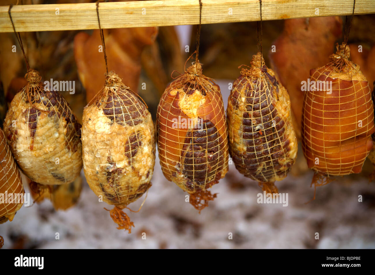 Mangalcsa les produits de viande, charcuterie, jambons. Photos Stock Hongrie Banque D'Images
