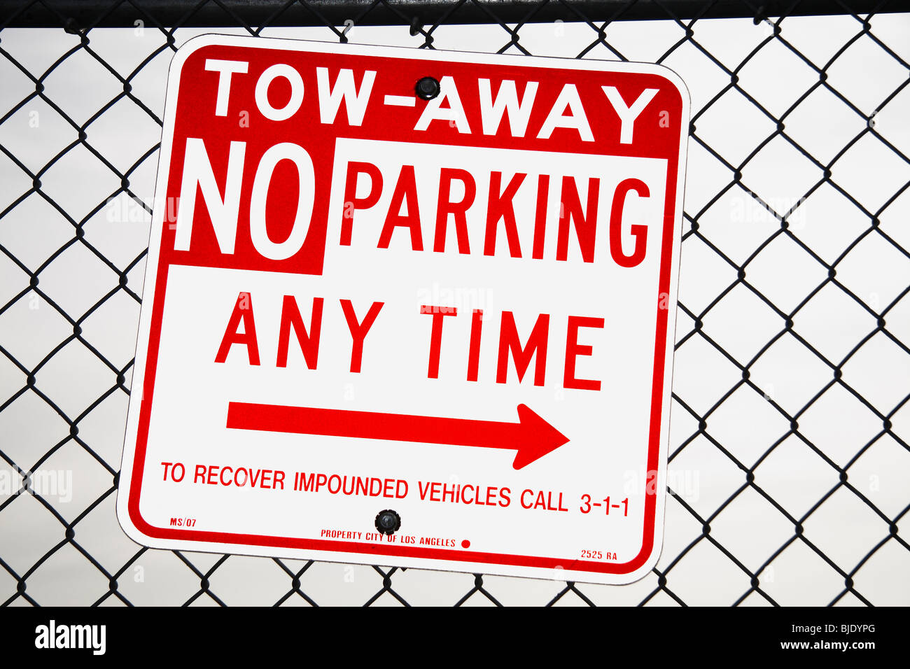 Remorquer le No Parking Sign Banque D'Images Remorquer le No Parking Sign Banque D'Images