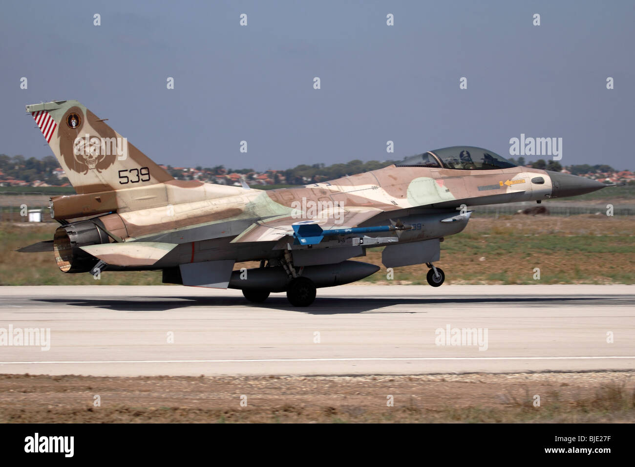 De l'air israélienne (IAF) F-16C un avion de chasse au décollage Photo