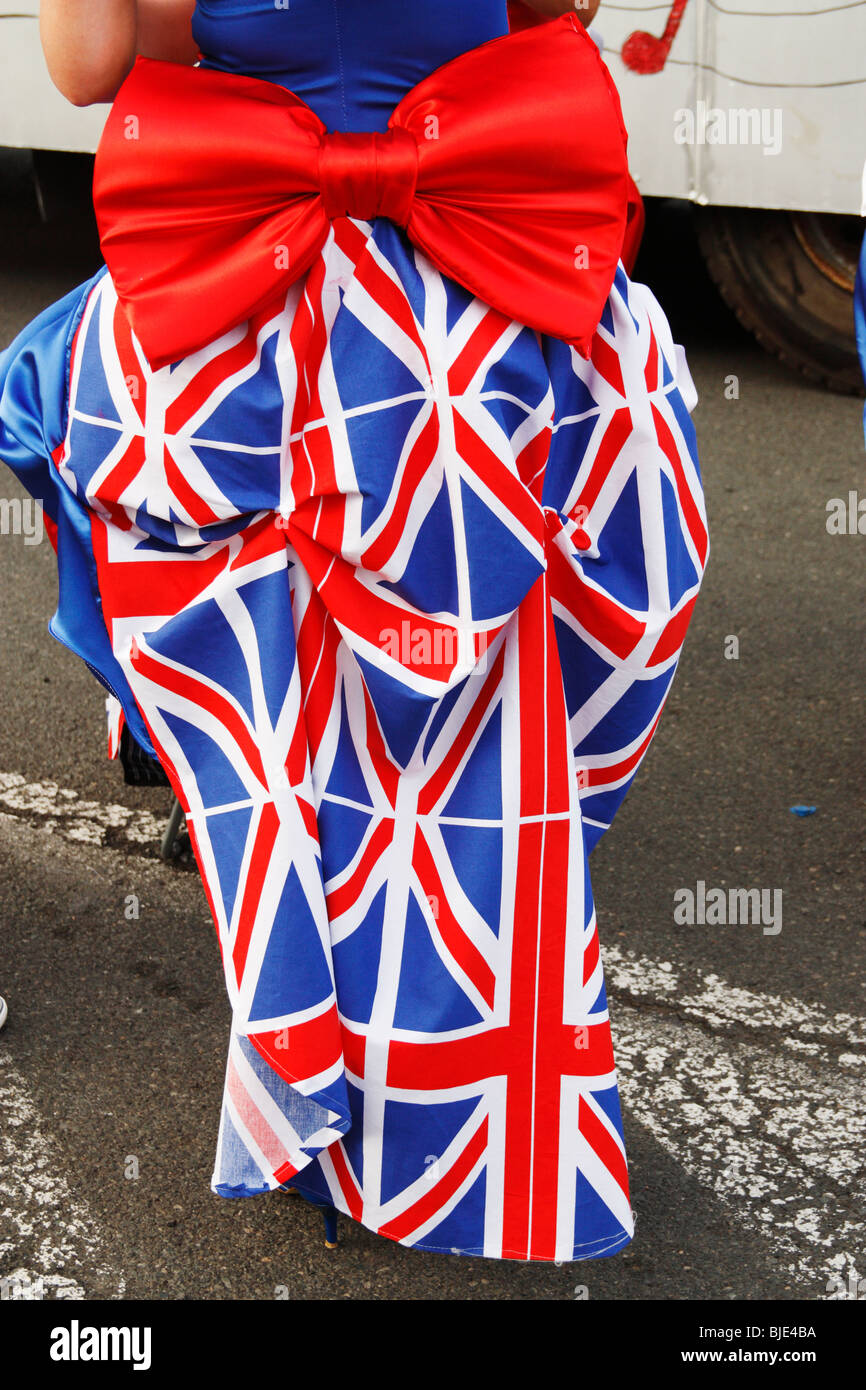 English femme vêtue de robe union jack Banque D'Images