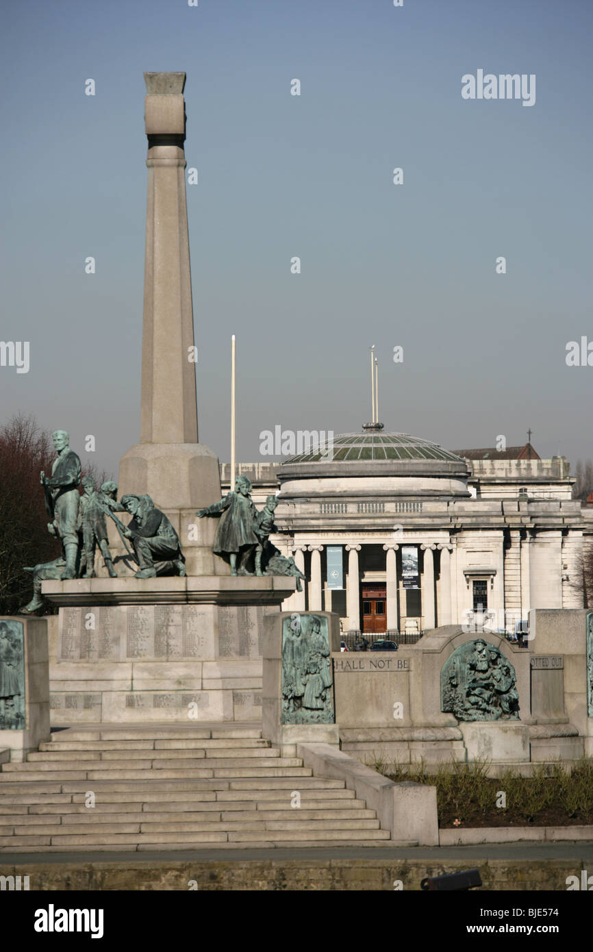 Village de Port Sunlight, Angleterre. façade sud du levier dame art gallery, avec le monument commémoratif de guerre du Canada à l'avant-plan. Banque D'Images