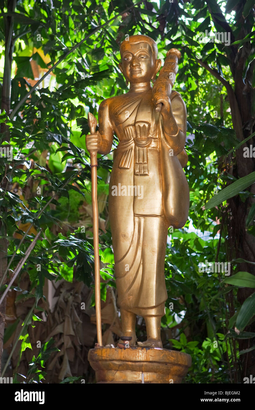 Bouddha en or à l'extérieur de Temple Bouddhiste, Wat Mahawan, Chiang Mai, Thaïlande Banque D'Images Bouddha en or à l'extérieur de Temple Bouddhiste, Wat Mahawan, Chiang Mai, Thaïlande Banque D'Images