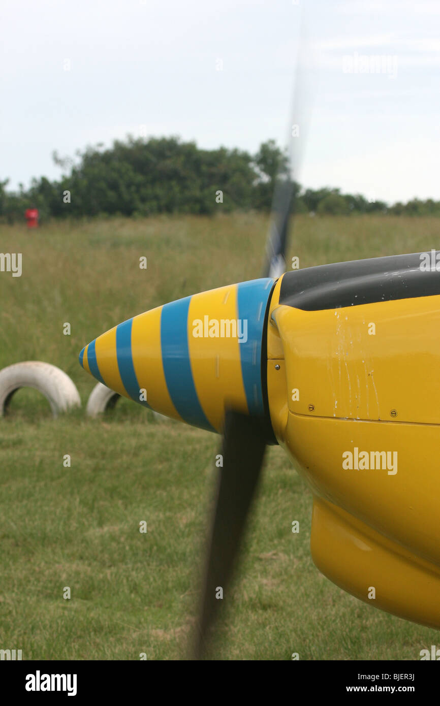 Un Fuji FA200 Aero Subaru moteur unique de l'avion de voltige en rotation de l'hélice tandis qu'elle s'apprête à décoller. Banque D'Images