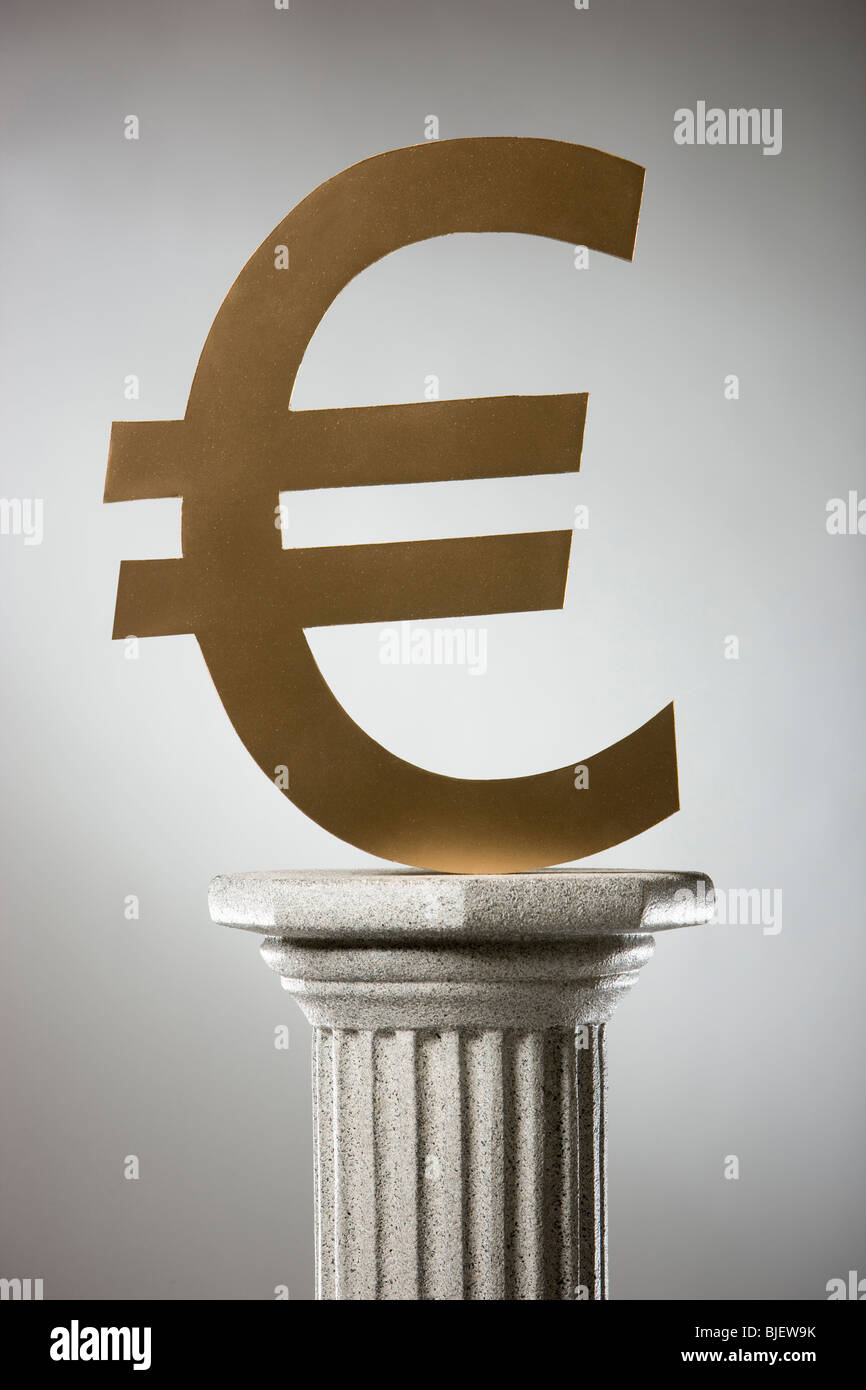 Symbole de l'euro sur un piédestal Banque D'Images