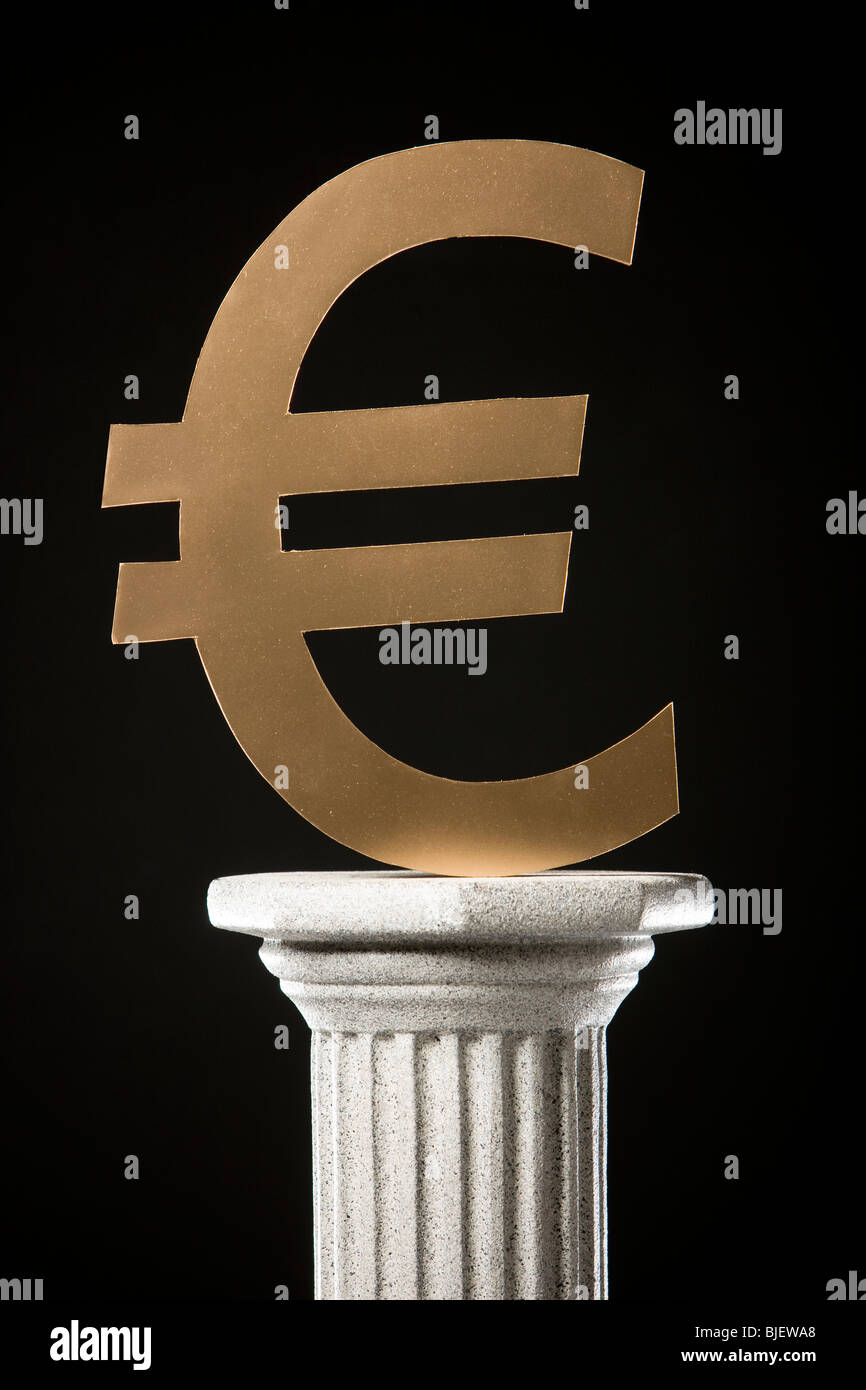 Symbole de l'euro sur un piédestal Banque D'Images