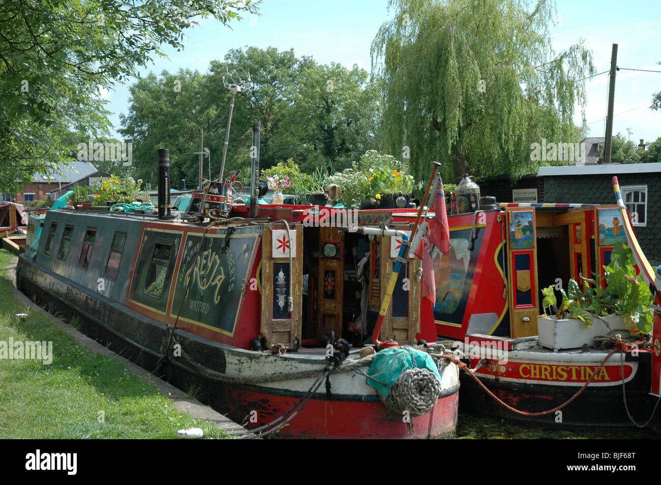 Barges bateau étroit sur canal Banque D'Images