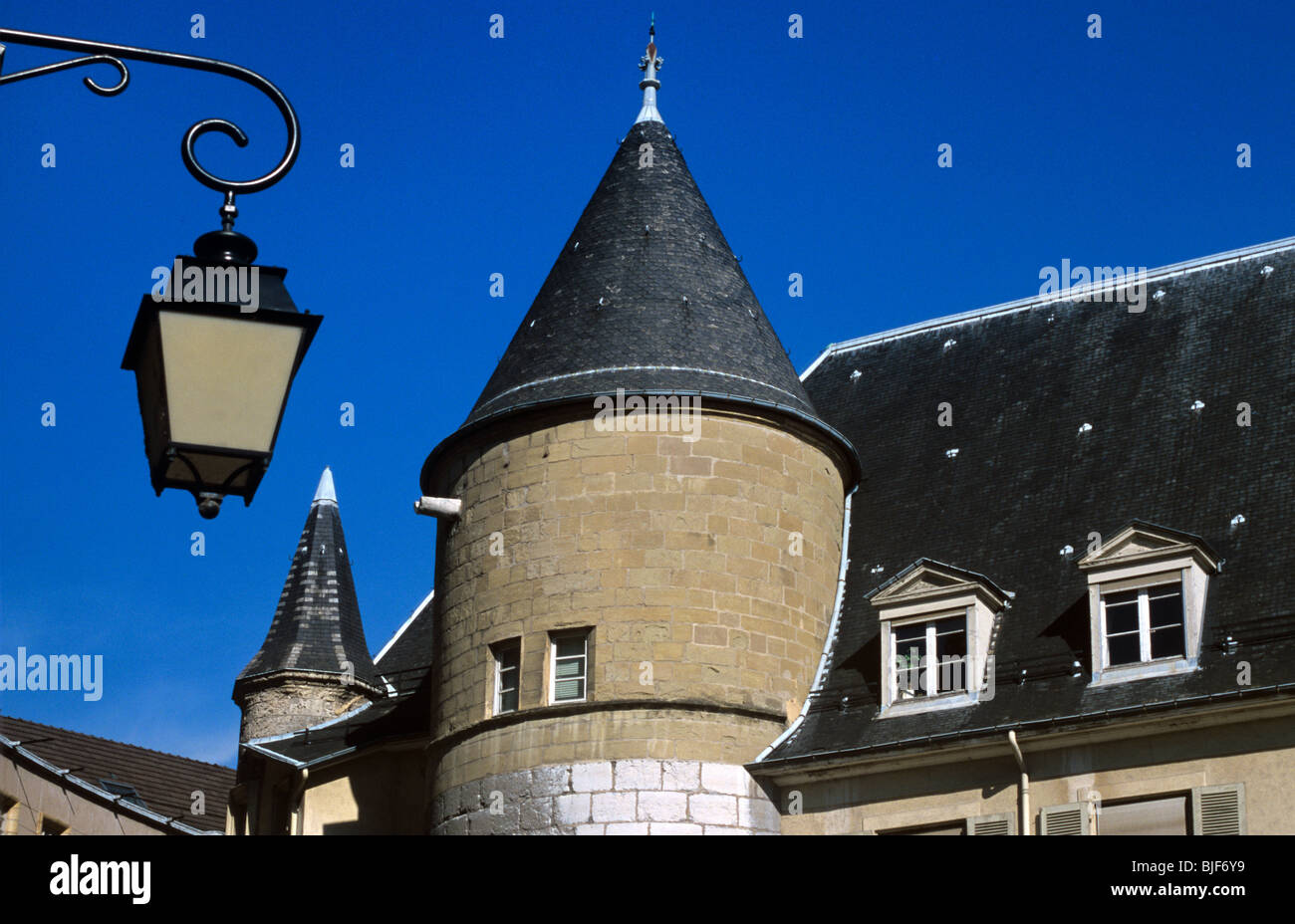 Sur les remparts romains de la tour en pierre pâle (c3rd) de Cularo (Grenoble), ex-Grenoble, Isère, France Banque D'Images