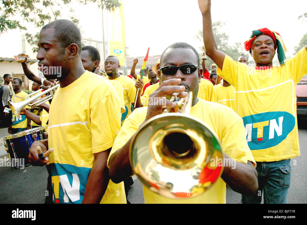 Supporters ghanéens célèbrent la coupe d'Afrique des nations dans leur capitale Accra. Le Ghana, l'Afrique de l'Ouest, l'Afrique Banque D'Images