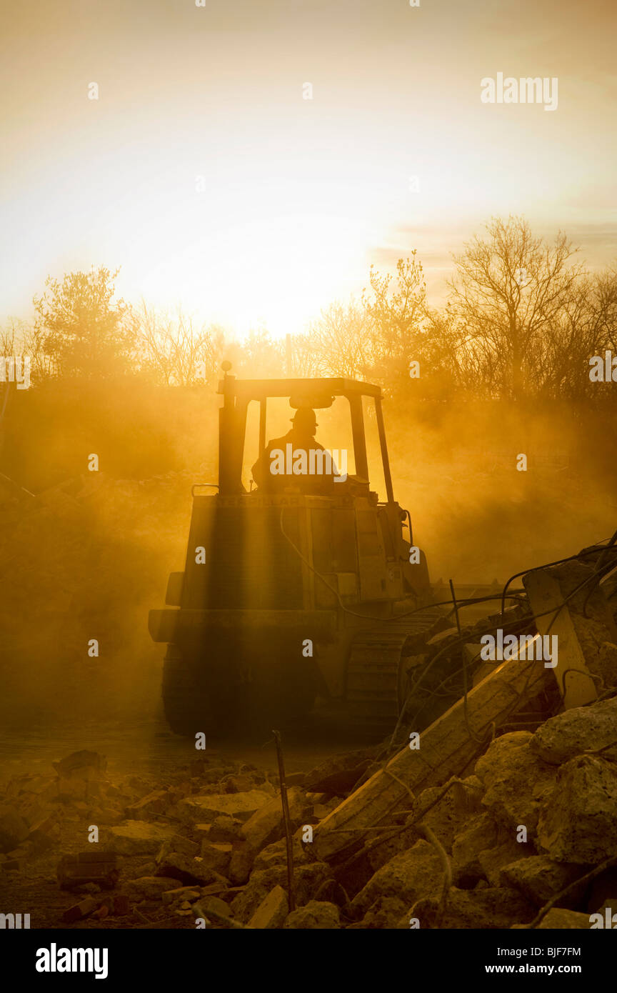 Les machines lourdes de l'équipement de construction au chantier de démolition au lever du soleil, Philadelphie, USA Banque D'Images