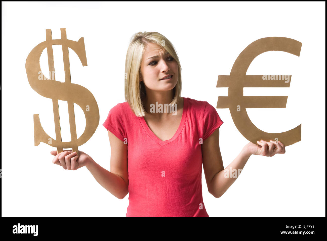 Femme tenant les symboles de devises Banque D'Images
