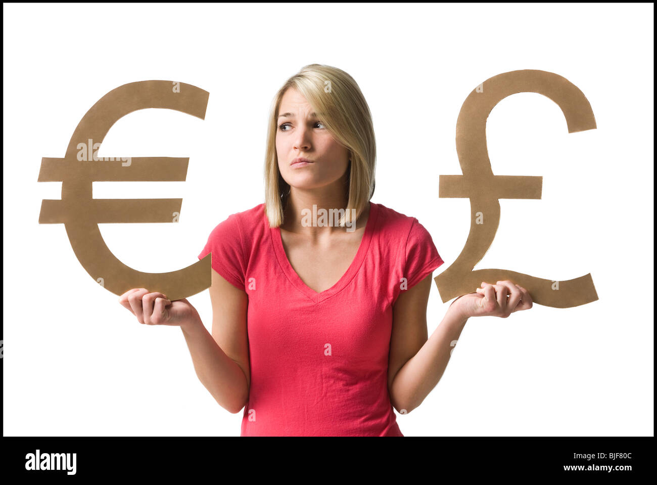 Femme tenant les symboles de devises Banque D'Images