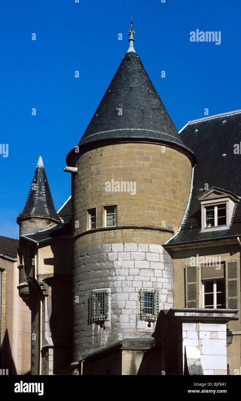 Sur les remparts romains de la tour en pierre pâle (c3rd) de Cularo (Grenoble), ex-Grenoble, Isère, France Banque D'Images