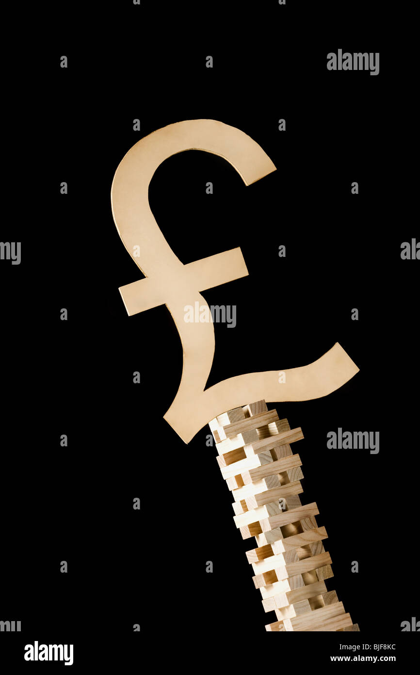 Symbole monétaire sur une tour de blocs Banque D'Images