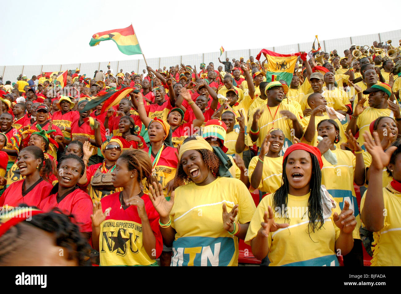 Supporters ghanéens célèbrent la coupe d'Afrique des nations dans leur capitale Accra. Le Ghana, l'Afrique de l'Ouest, l'Afrique Banque D'Images