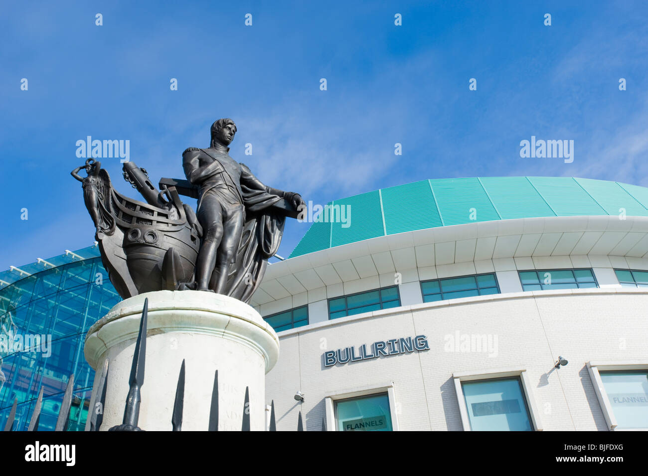 Statue de l'Amiral Lord Nelson à l'extérieur du centre commercial Bullring. Birmingham, Angleterre, RU. Banque D'Images