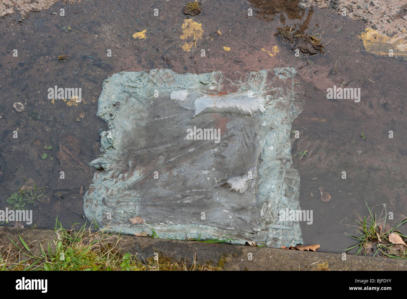 Un déversement de produits chimiques Dammit blocs argile mat pour arrêter de vidange en produits chimiques d'assainissement Banque D'Images