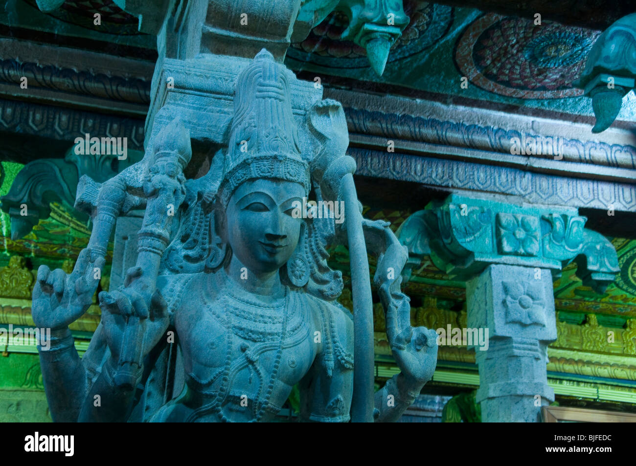 Il s'agit d'une image d'une statue prise dans le Meenakshi Amman Temple de Madurai en Inde. Il s'agit d'une image plus susceptibles de Parvati. Banque D'Images