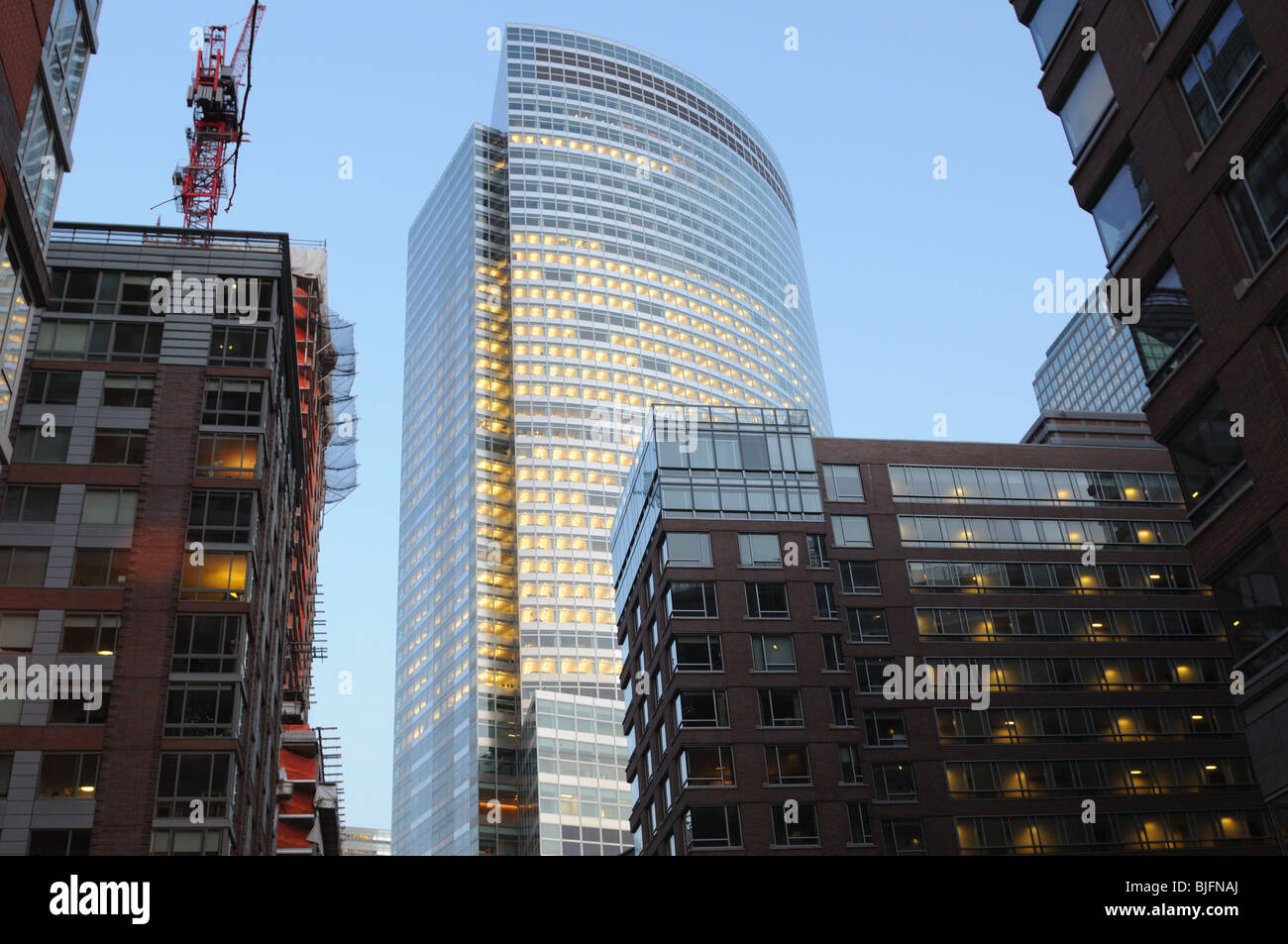 Siège de Goldman Sachs dans Battery Park City est entouré d'immeubles d'appartements, avec plus en construction. Banque D'Images