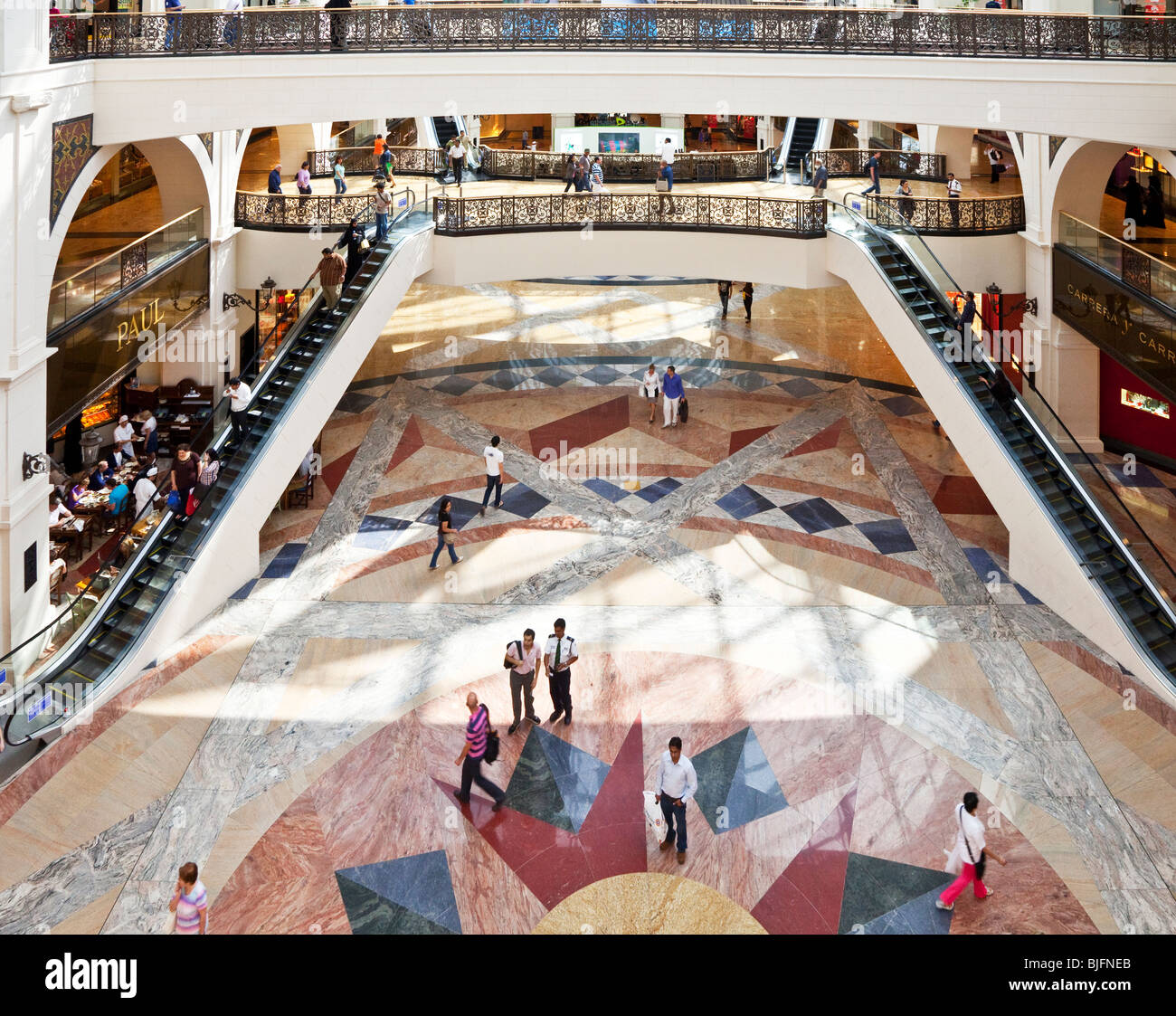 Intérieur de la Unis Mall, l'un des plus grands centres commerciaux au monde, à Dubaï, Émirats arabes unis, ÉMIRATS ARABES UNIS Banque D'Images