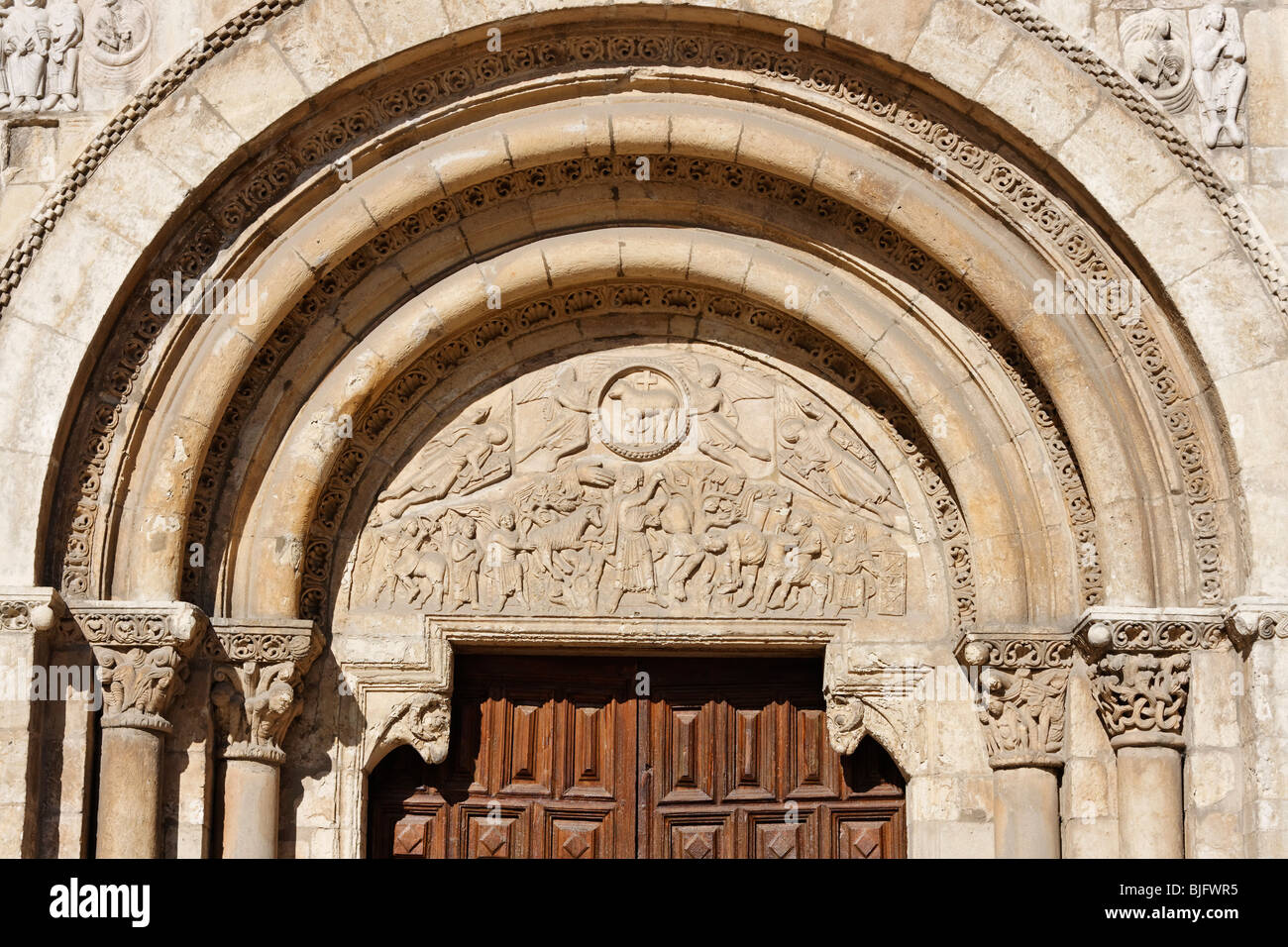 La porte de l'agneau roman 'puerta del cordero' de la Basilique St Isidoro dans la ville de León Banque D'Images