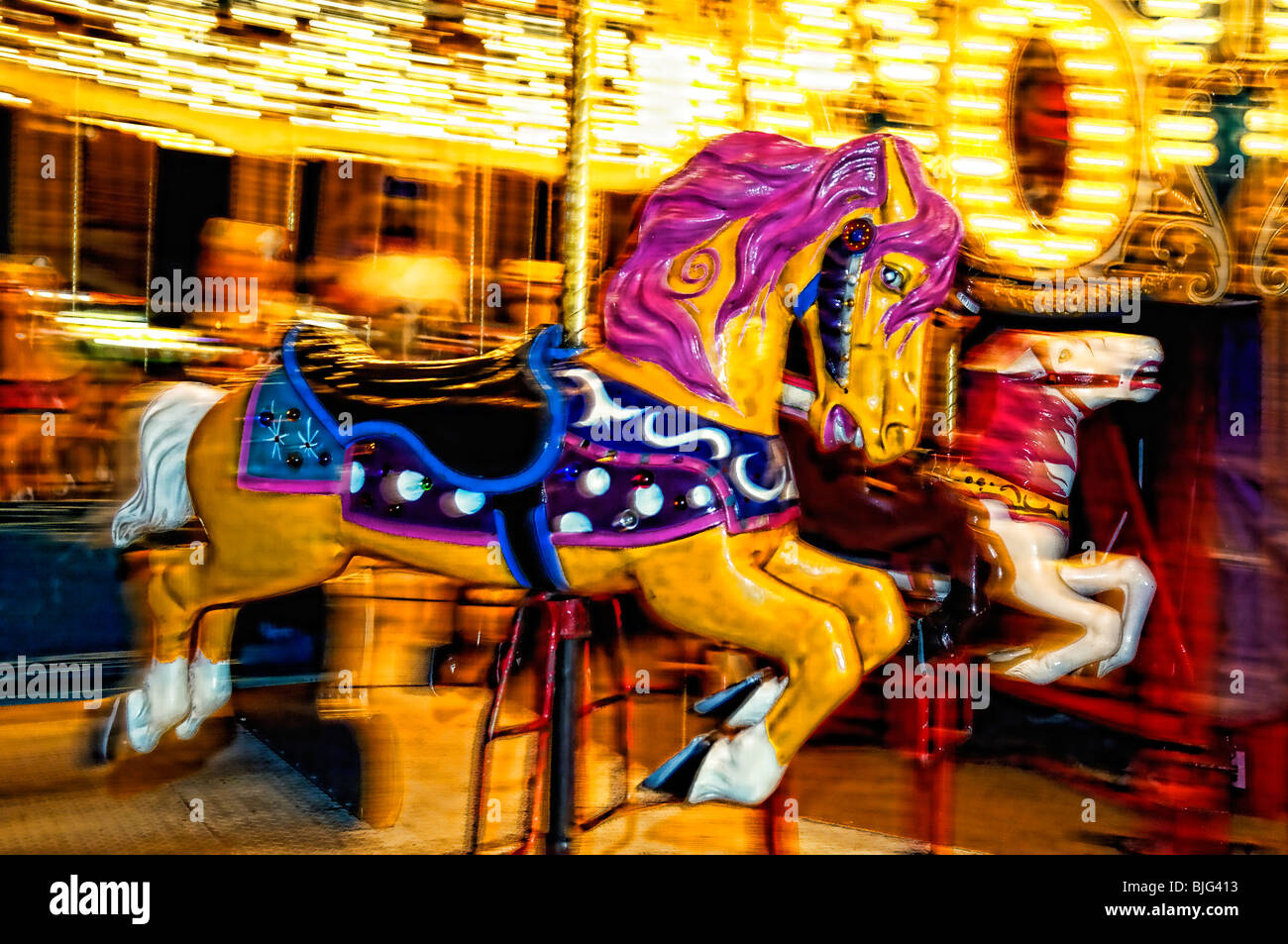 Effet spécial Pan Shot de carrousel de chevaux à la foire de l'État du Kentucky à Louisville (Kentucky) Banque D'Images