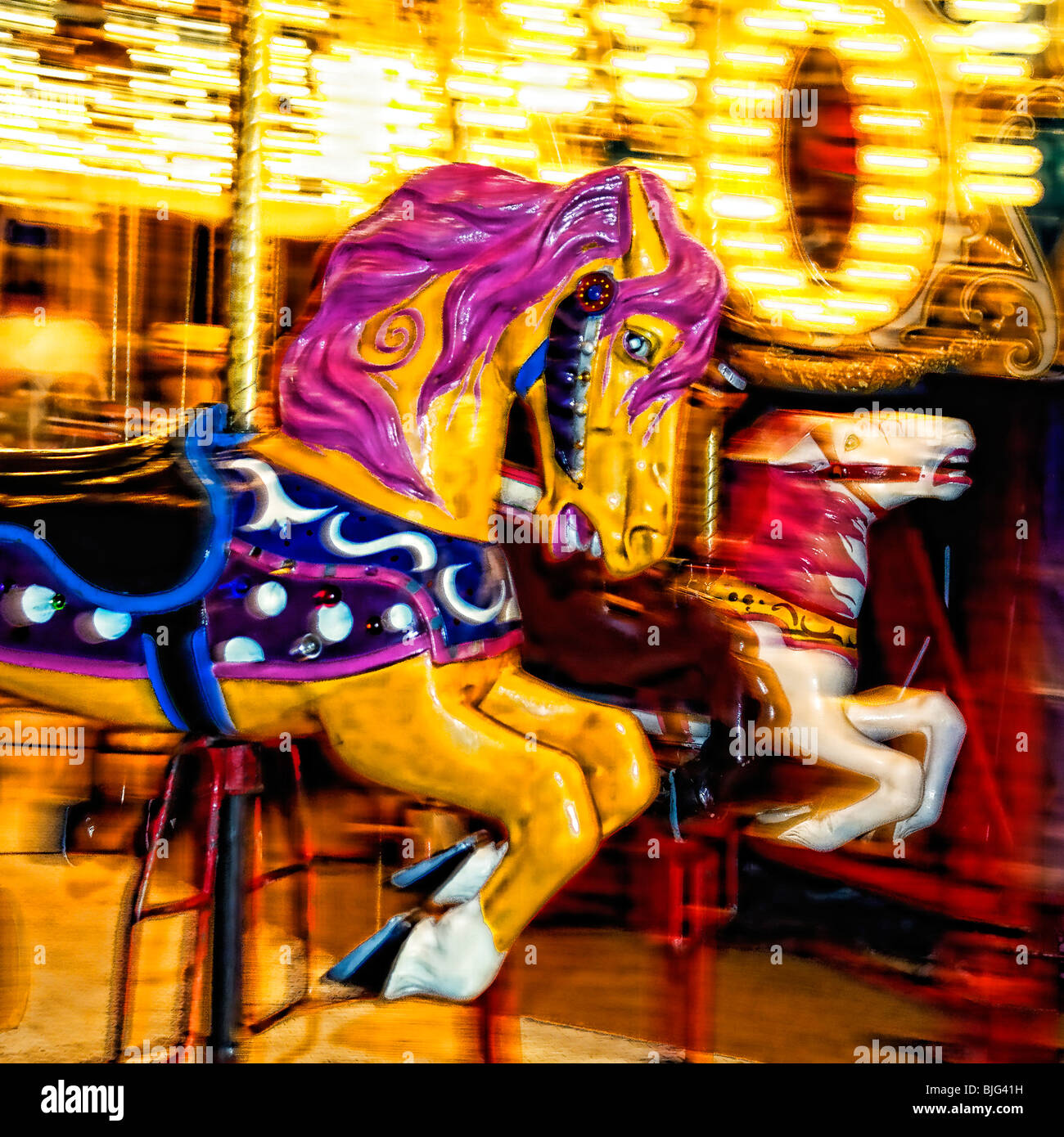 Effet spécial Pan Shot de carrousel de chevaux à la foire de l'État du Kentucky à Louisville (Kentucky) Banque D'Images