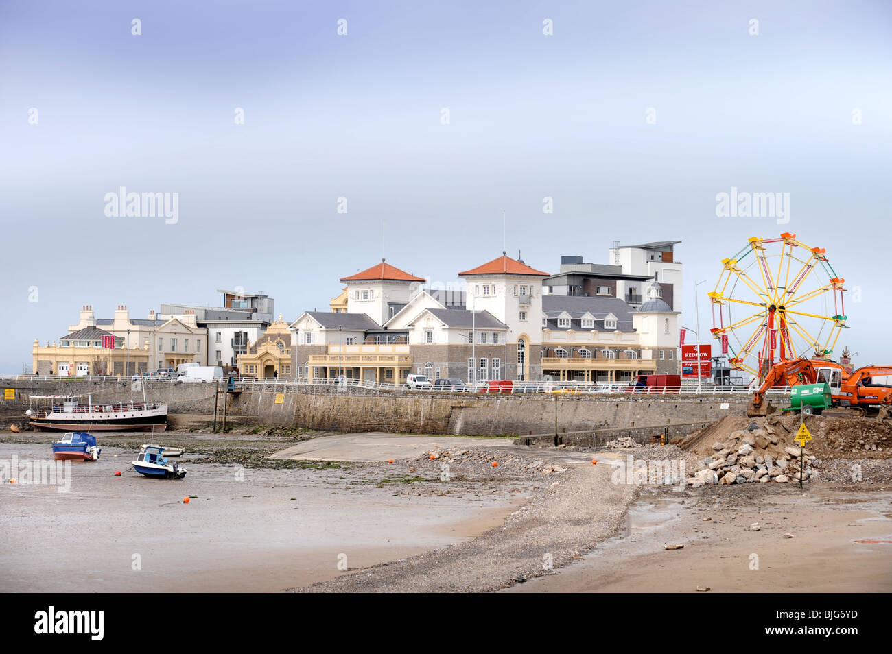 Vue générale de la plage à Weston-Super-Mare avec le réaménagement de l'Île Knightstone UK Banque D'Images