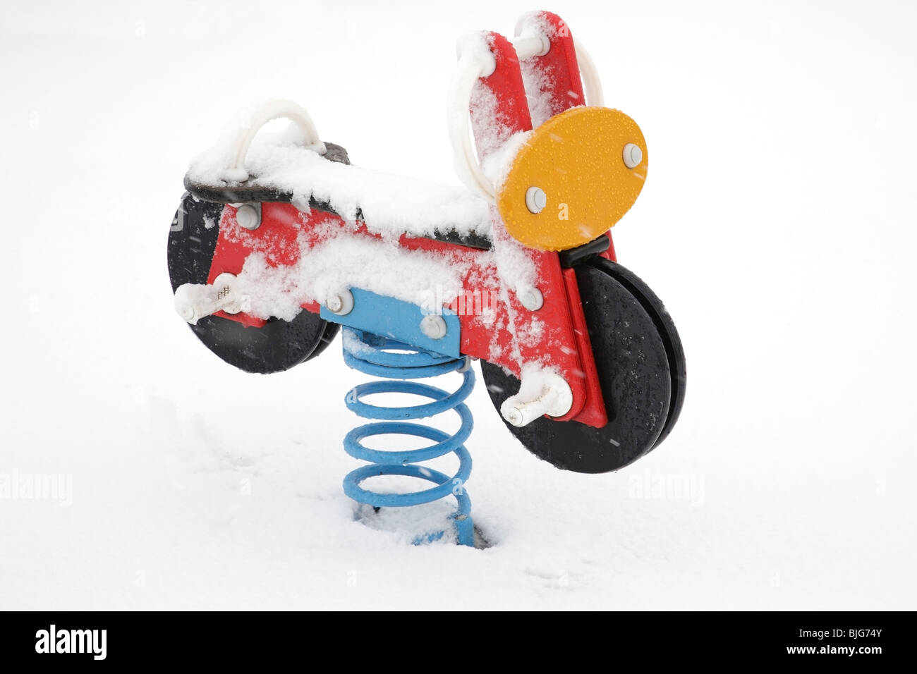 Terrain de jeu pour enfants dans la neige d'hiver, Écosse, Royaume-Uni Banque D'Images