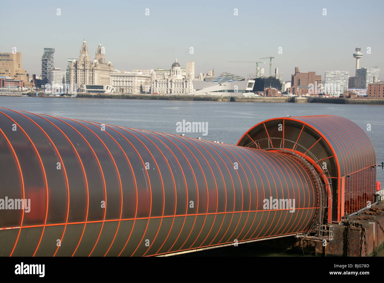 Ville de Birkenhead, Angleterre. Embarcadère de Ferry Mersey tunnel passager et Birkenhead's Woodside Ferry Terminal. Banque D'Images