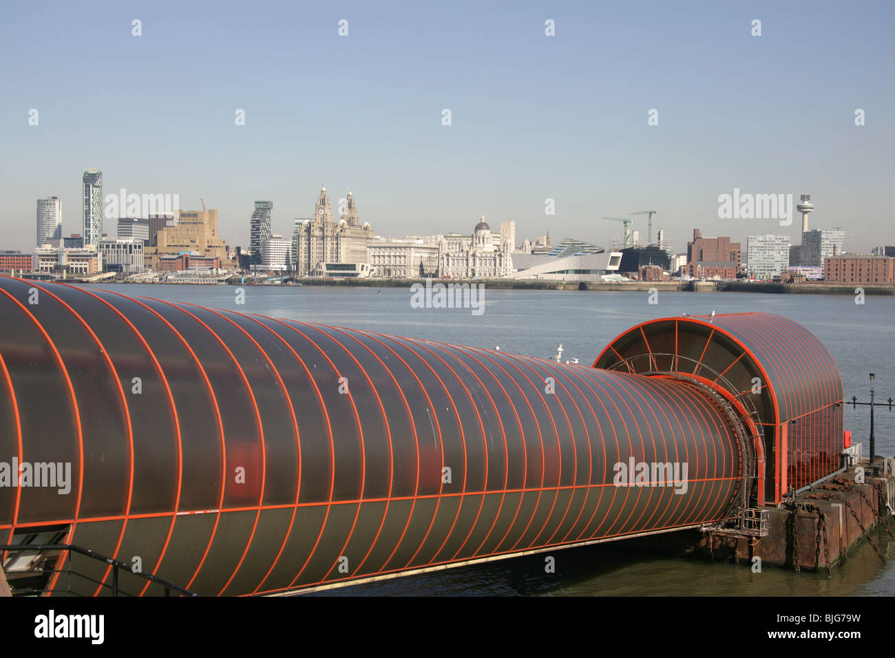 Ville de Birkenhead, Angleterre. Embarcadère de Ferry Mersey tunnel passager et Birkenhead's Woodside Ferry Terminal. Banque D'Images