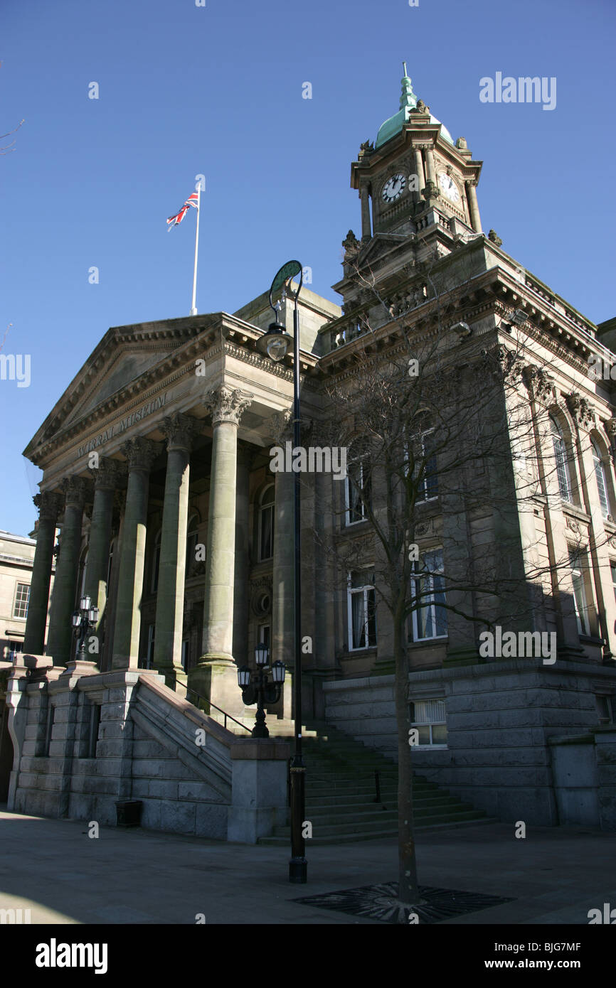 Ville de Birkenhead, Angleterre. L'ancien hôtel de ville de Birkenhead à Hamilton Square est maintenant le Wirral Museum. Banque D'Images