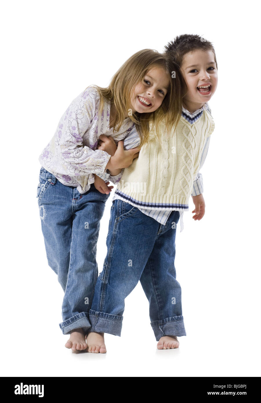 Frère et sœur hugging Banque D'Images