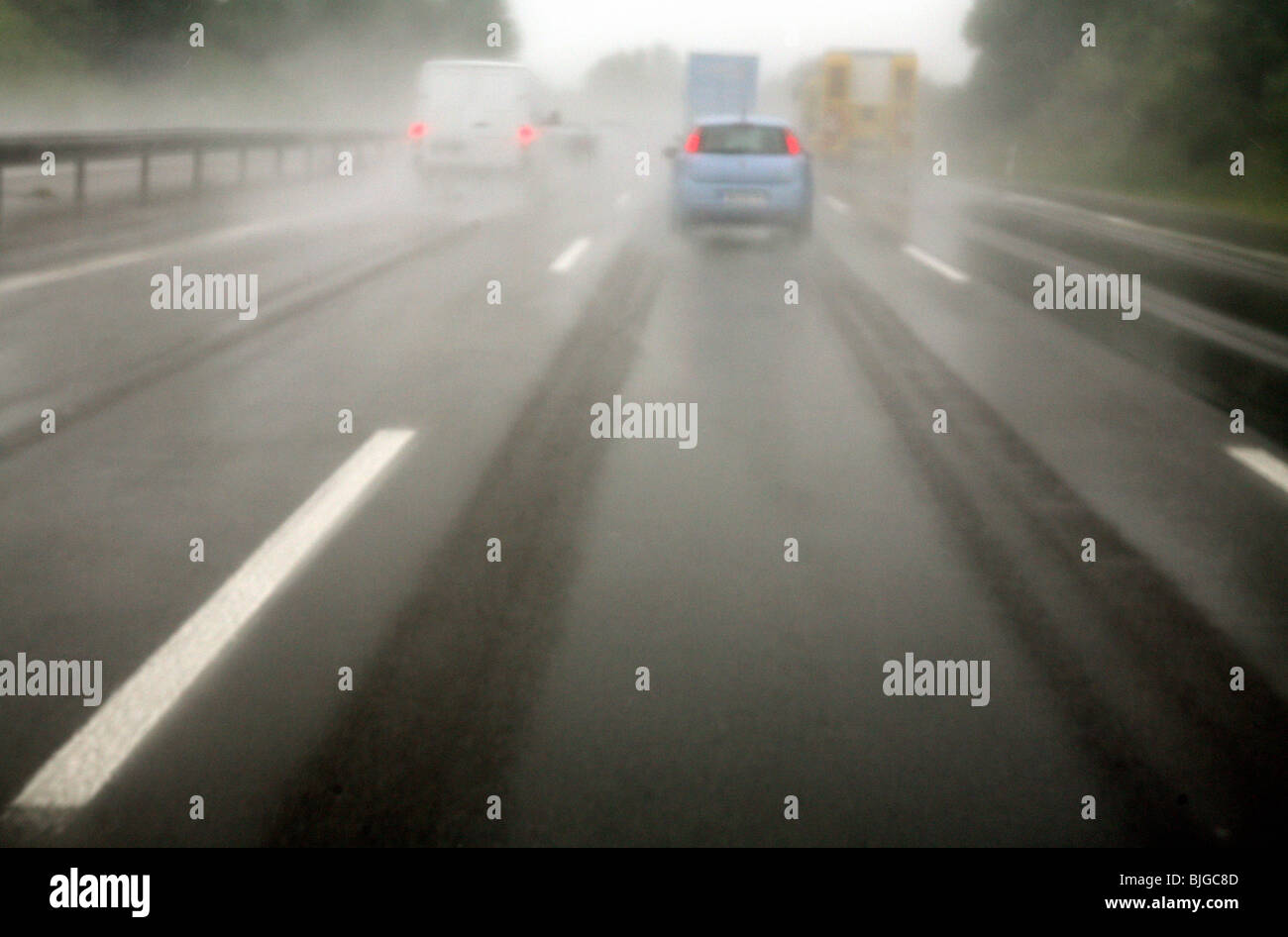 Le trafic dans la mauvaise visibilité, Munich, Bavière Banque D'Images